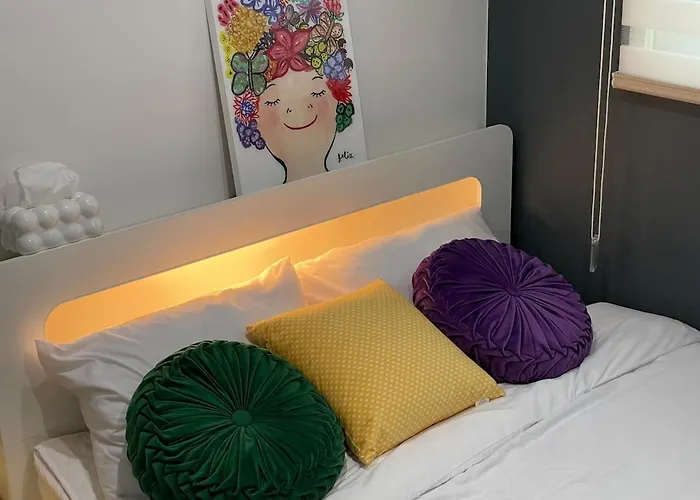 Heart Of Hongdae, 3-minute Walk To Popular Spots, K-pop Perfect For Friends And Couples Self Check-in, Luggage Storage, Elevator Available * 首爾