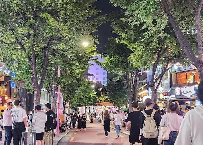 Heart Of Hongdae, 3-minute Walk To Popular Spots, K-pop Perfect For Friends And Couples Self Check-in, Luggage Storage, Elevator Available 公寓 首爾