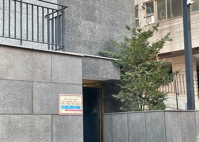 Heart Of Hongdae, 3-minute Walk To Popular Spots, K-pop Perfect For Friends And Couples Self Check-in, Luggage Storage, Elevator Available *