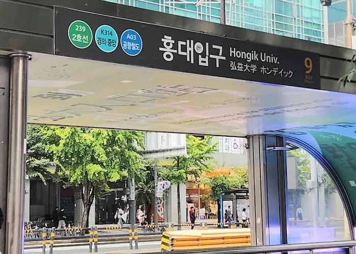 Heart Of Hongdae, 3-minute Walk To Popular Spots, K-pop Perfect For Friends And Couples Self Check-in, Luggage Storage, Elevator Available 首爾