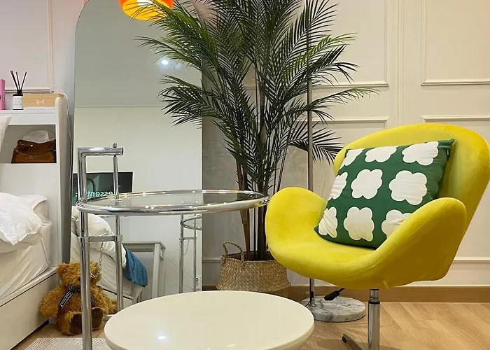 Heart Of Hongdae, 3-minute Walk To Popular Spots, K-pop Perfect For Friends And Couples Self Check-in, Luggage Storage, Elevator Available 公寓 首爾