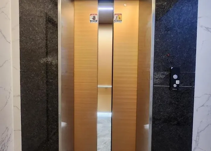 Heart Of Hongdae, 3-minute Walk To Popular Spots, K-pop Perfect For Friends And Couples Self Check-in, Luggage Storage, Elevator Available 公寓 *