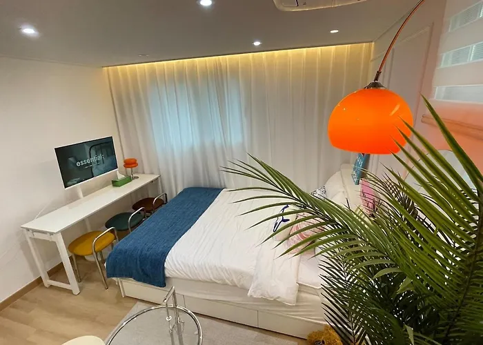 Heart Of Hongdae, 3-minute Walk To Popular Spots, K-pop Perfect For Friends And Couples Self Check-in, Luggage Storage, Elevator Available 公寓 首爾
