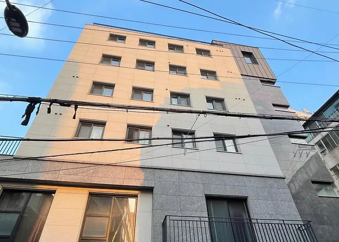 Heart Of Hongdae, 3-minute Walk To Popular Spots, K-pop Perfect For Friends And Couples Self Check-in, Luggage Storage, Elevator Available * 首爾